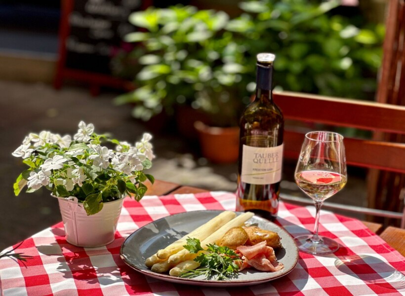 Spargel essen in Stuttgart im Restaurant Tauberquelle - Spargel mit Kartoffeln und Schinken – Der beste Spargel in der Spargelzeit in Stuttgart