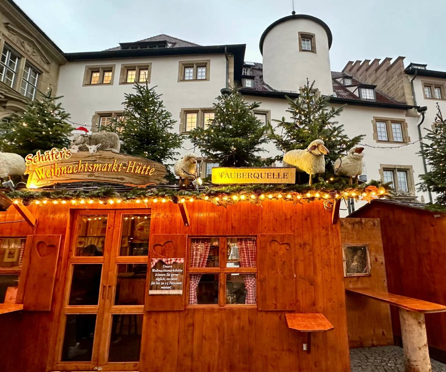 Weihnachtsmarkt Hütte mieten in Stuttgart auf dem Schillerplatz - urige Hütte auf dem Stuttgarter Weihnachtsmarkt - Tauberquelle